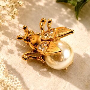 Vintage Faux Pearl Trembler Fly Brooch with Flutter Wings